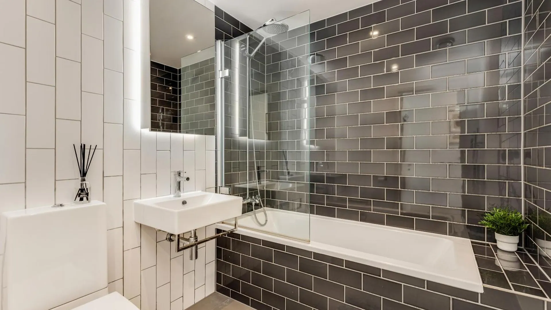Apartament Khayat Homes - The Great Escape - 3 Bed Luxury Apt Londyn
